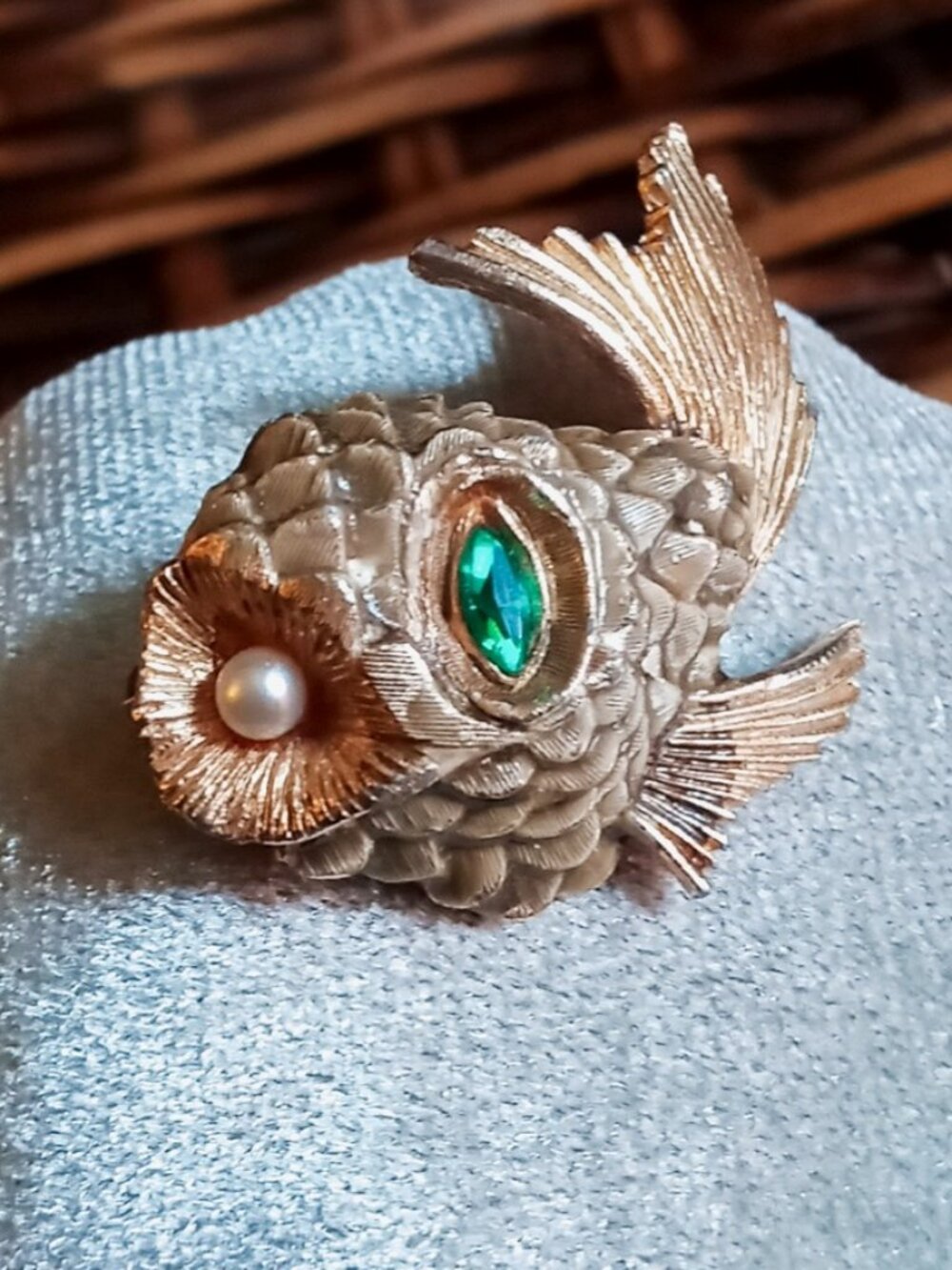 Vintage Signed ©Ledo Pufferfish Brooch Gold Tone Emerald Green Eye Pearl Accent - Picture 16 of 16